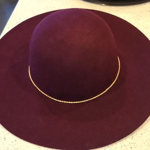 Floppy felt maroon hat